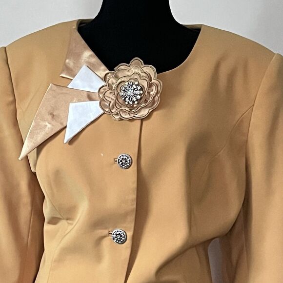 VTG Elite Champagne 2-Piece Rhinestone Embellished Skirt Suit Size 14 - Picture 2 of 4